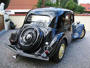 Location limousine - Limousine - Limousine a Lille Roubaix Tourcoing Dunkerque Valenciennes Region Nord Pas de Calais - Limousine vitres fum�es - Location de Limousine a Lille Roubaix Tourcoing Dunkerque Valenciennes R�gion Nord Pas de Calais - Louer une Limousine - Limousine mariage - Visite de lille roubaix tourcoing dunkerque valenciennes region nord pas de calais en limousine - Transfert aroport en limousine - Chti ch'ti Ch'ti chti 

Location d une limousine - prix location limousine - location limousine � Lille Roubaix Tourcoing Dunkerque Valenciennes Region Nord Pas de Calais - locations de limousine - location limousine sur Lille Roubaix Tourcoing Dunkerque Valenciennes R�gion Nord Pas de Calais - limo service Lille Roubaix Tourcoing Dunkerque Valenciennes R�gion Nord Pas de Calais - location limousine pour mariage - location de limousine avec chauffeur - location de limousine pour mariage - tarifs location limousine - location limousine - star limos - location de limousine pas cher - balade en limousine - location limousine pour soiree - louer une limousine - limousine a louer - location limousines - location de limousines � lille roubaix tourcoing dunkerque valenciennes region nord pas de calais - location limousine lille roubaix tourcoing dunkerque valenciennes region nord pas de calais - location de limousine - location des limousines - location limousine lille roubaix tourcoing dunkerque valenciennes region nord pas de calais - location de limousine � lille roubaix tourcoing dunkerque valenciennes region nord pas de calais - limousine de star - prix de location de limousine - tarif location limousine - location de limo - locations limousine - louer limousine - limosine - limousine lille roubaix tourcoing dunkerque valenciennes region nord pas de calais r�gion Ch'ti ch'ti Chti chti 

UNIVERSAL LIMOUSINE vous permet d'acc�der � tarif raisonnable au monde des Limousines Hors Normes : pour toutes vos occasions priv�es ou d'affaires : Soiree VIP, Mariage, Soiree de fin de promo, Enterrement de Vie de Gar�on, Enterrement de Vie de Jeune Fille, Party Clubs, restaurant, night-club, etc... Vous monterez a bord d une limousine de 10 metres, la plus longue du march�, �quip�e d un bar, d une TV satellite, d un lecteur DVD, d une cha�ne st�r�o HIFI, de jeux de lumiere par fibres optiques, de miroirs. Le salon est s�par� de l habitacle du chauffeur par une cloison �lectrique.
Possibilit� de louer d autres vehicules : mercedes ferrari mustang citroen porsche etc.
Uniquement des vehicules de prestige !
